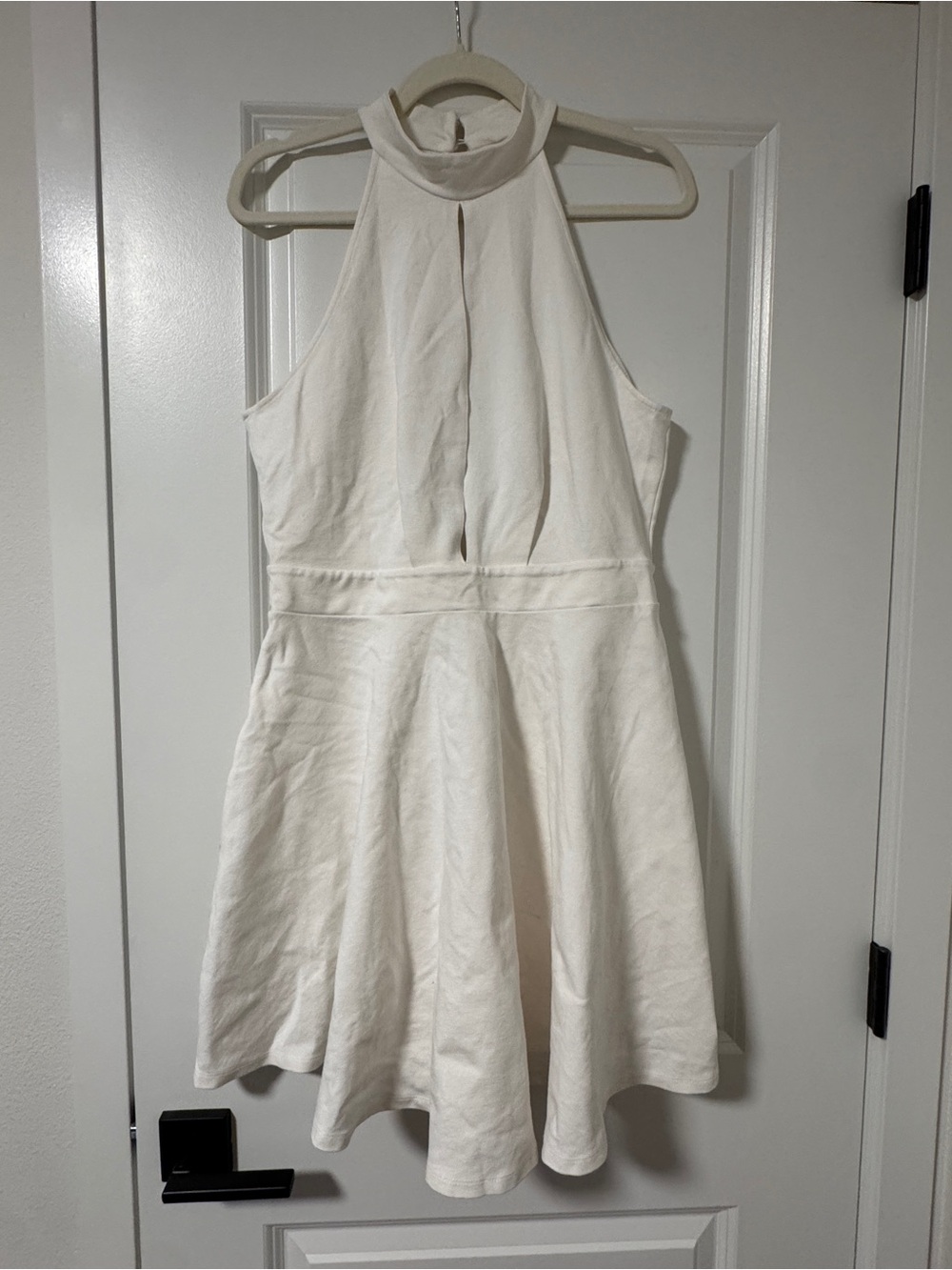 Painted Threads White Halter Dress Size L Rayon Nylon Spandex Made in USA PAD977
